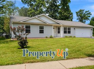 4222 Newport Dr, Island Lake, IL 60042