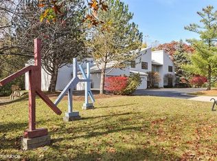 2090 Windy Hill Ln, Highland Park, IL 60035