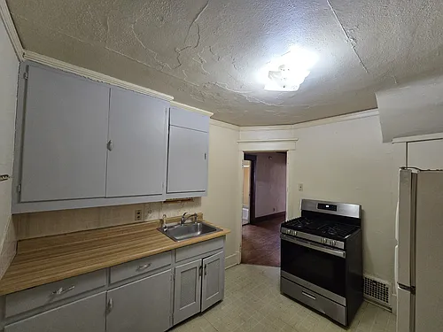 118 1/2 Harrison St Photo 1