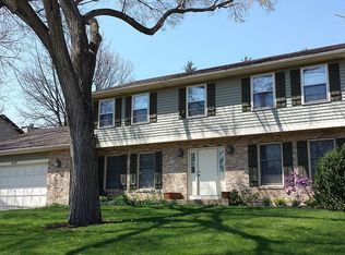 686 W Trl N, Grayslake, IL 60030