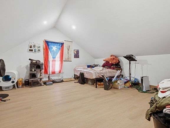 4th image of 1 Hillside St #3