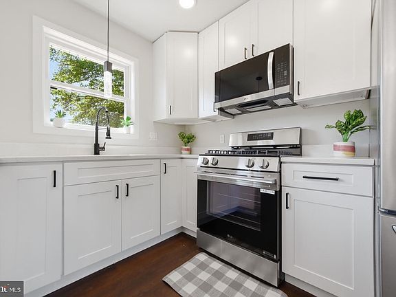 5th image of 2400 Mary Pl