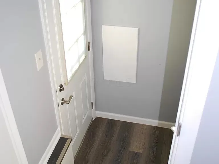 2669 Thorndale Ave — Photo 12