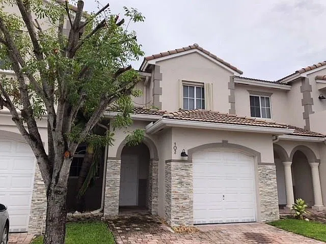 3 bed, 2.5 bath, 1690 sqft, $2,900 — Photo 1