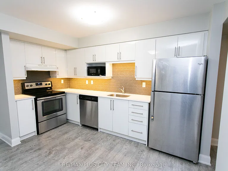686 Bathurst St #L03 — Photo 4