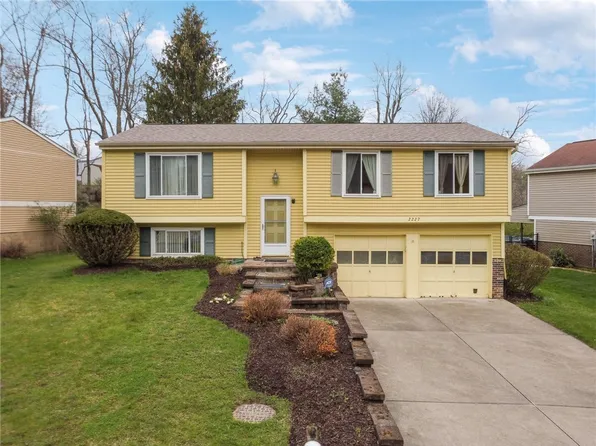 2227 Chapparal Dr, Pittsburgh, PA 15239
