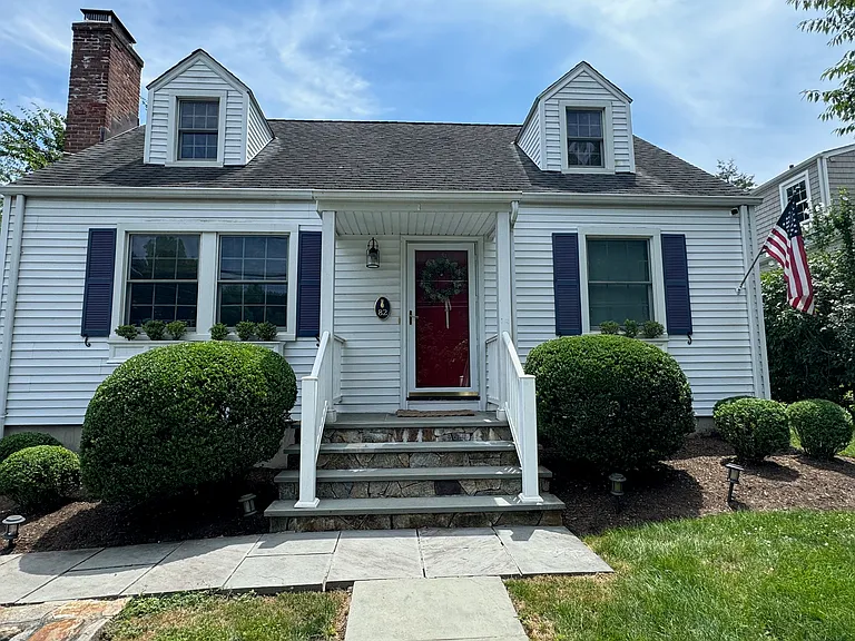 82 Linden Ave — Photo 1