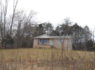 1112 Deal Rd, Burns, TN 37029