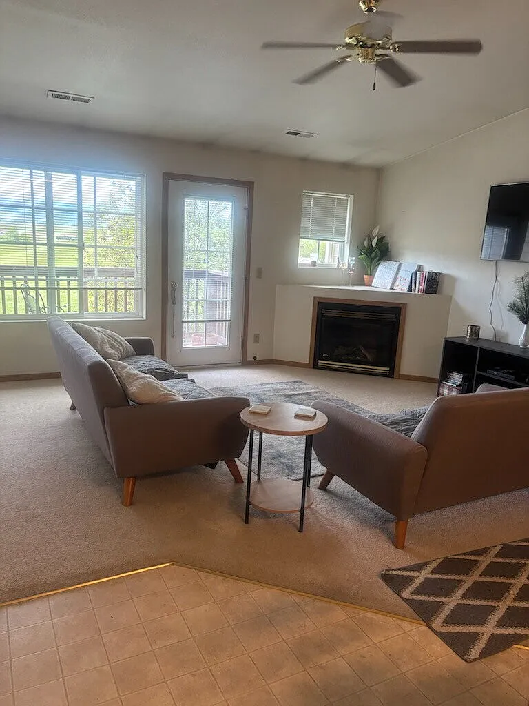 2 bed, 1.0 bath, $1,600 — Photo 2