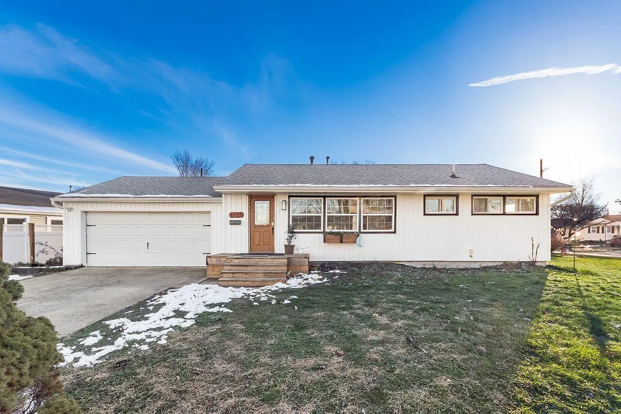 1195 Huntly Dr photo 1