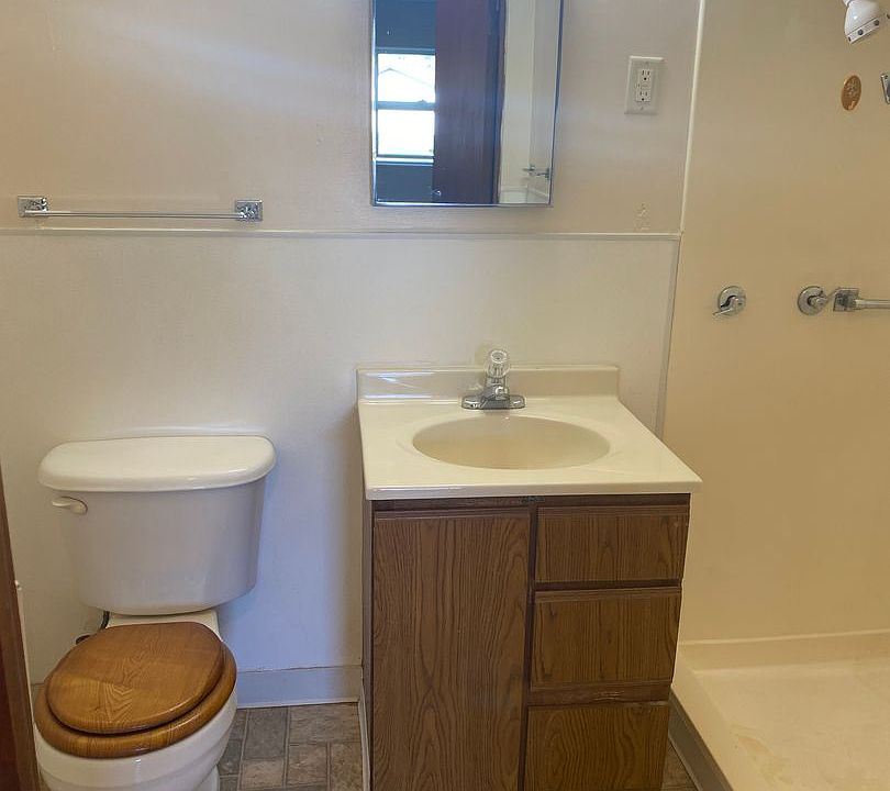 1st image of 914 Gardenette Dr #2
