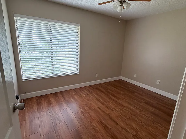 504 Shane Cir — Photo 12