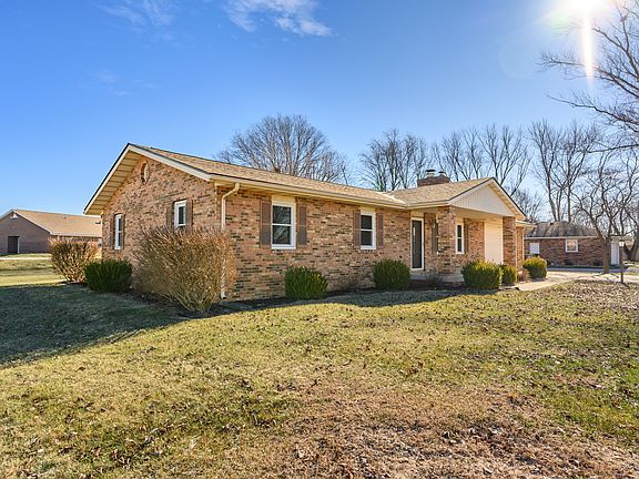 4th image of 201 N Locust Dr
