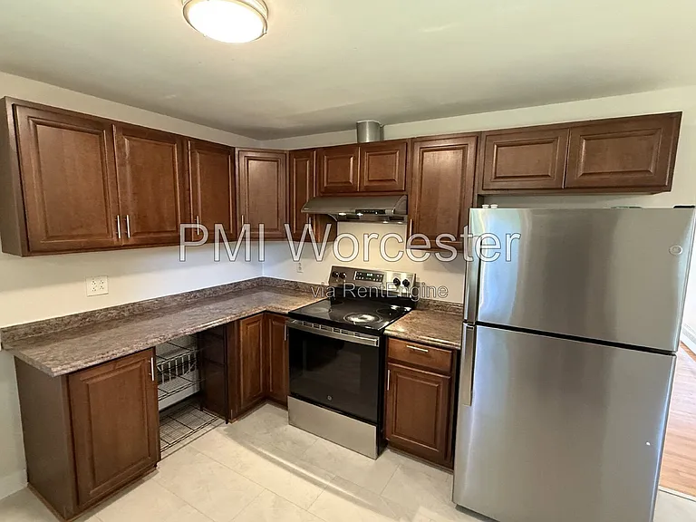 122 Crescent St — Photo 4