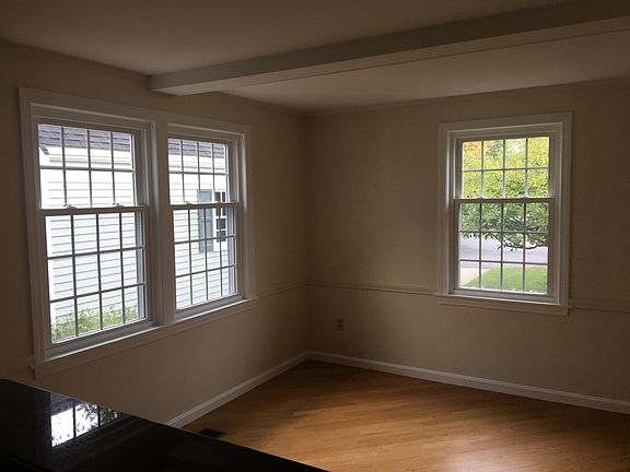 Large Eat-in Kitchen Area