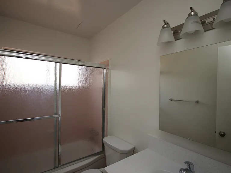 526 W Huntington Dr #J — Photo 17