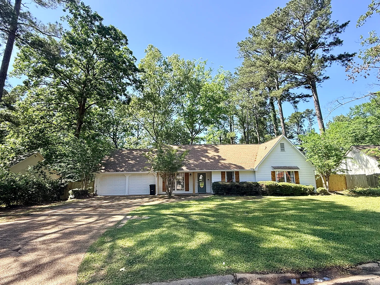 4 bed, 2272 sqft, $7,500 — Photo 2