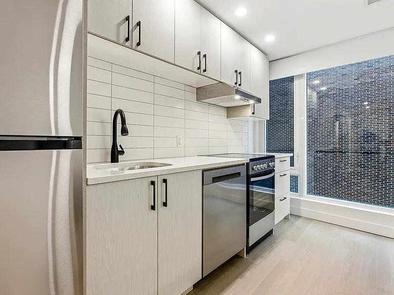 200 Elgin St — Photo 78