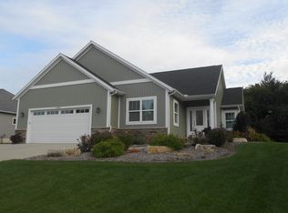 9592 Bluff Lake St, Zeeland, MI 49464