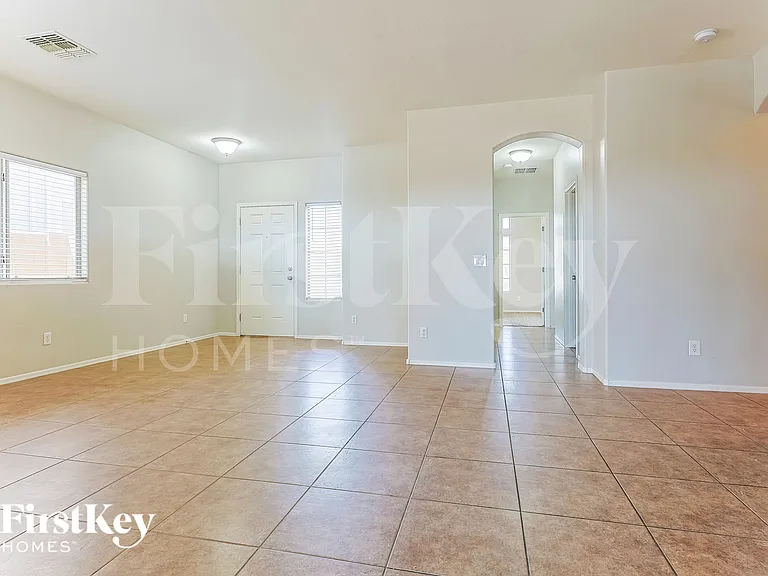 33827 N Slate Creek Dr — Photo 2