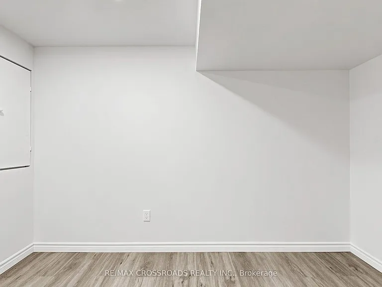 1496 Simcoe St N — Photo 34