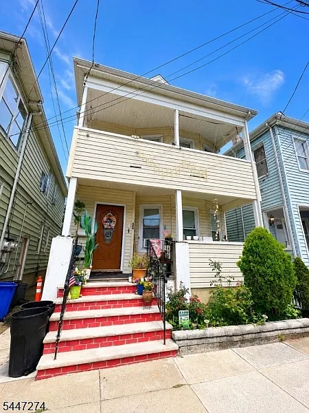 2 bed, 1.0 bath, $2,000 — Photo 1