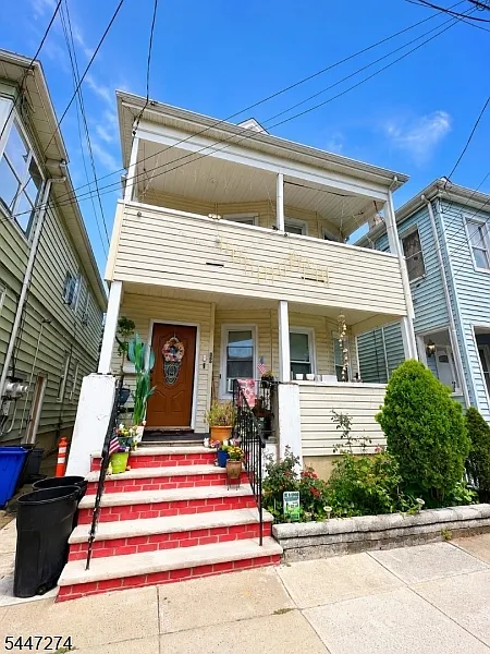 16 Harrison Pl