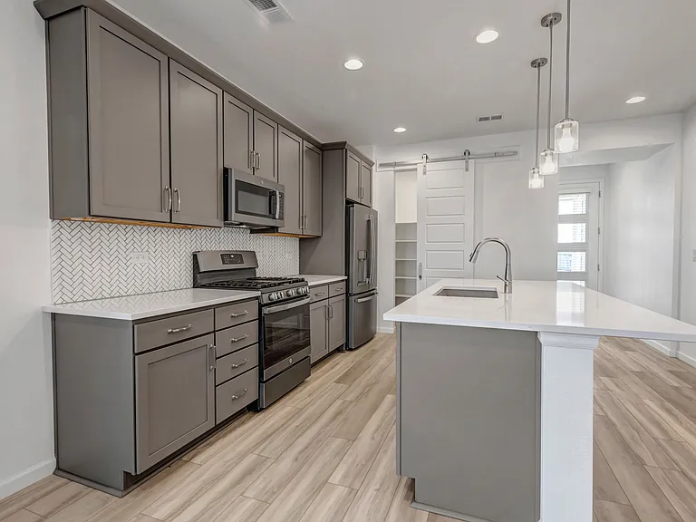 4007 Castle Vista Ln — Photo 14
