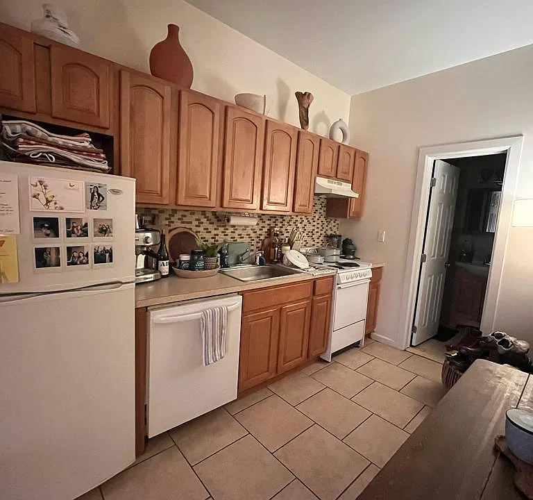 216 Stanhope St #1R