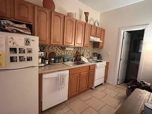 216 Stanhope Street image 1 of 7