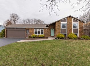 41 Woodsmoke Ln, Rochester, NY 14612