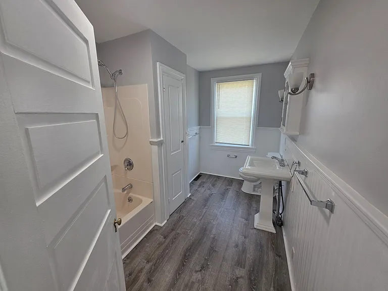 277 E Broadway — Photo 11