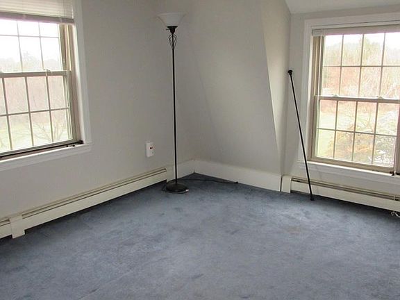 4th image of 413 Highland St #2