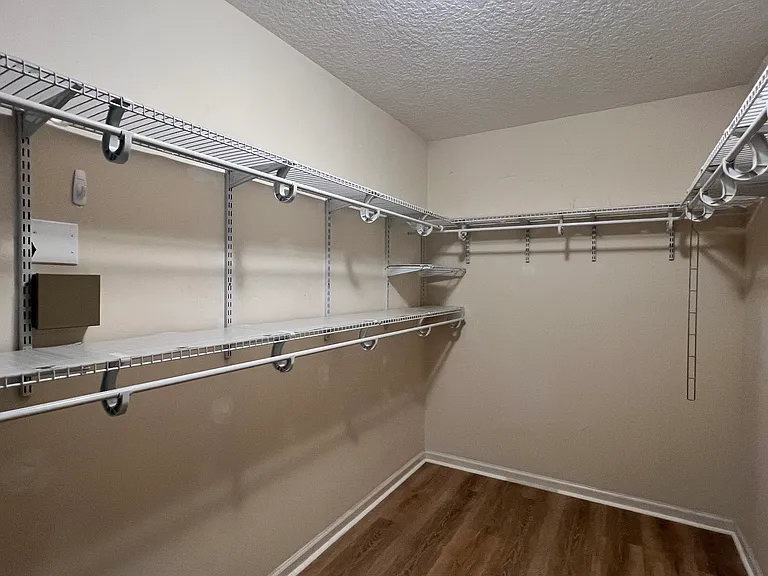 1252 Woodchurch Ln — Photo 26