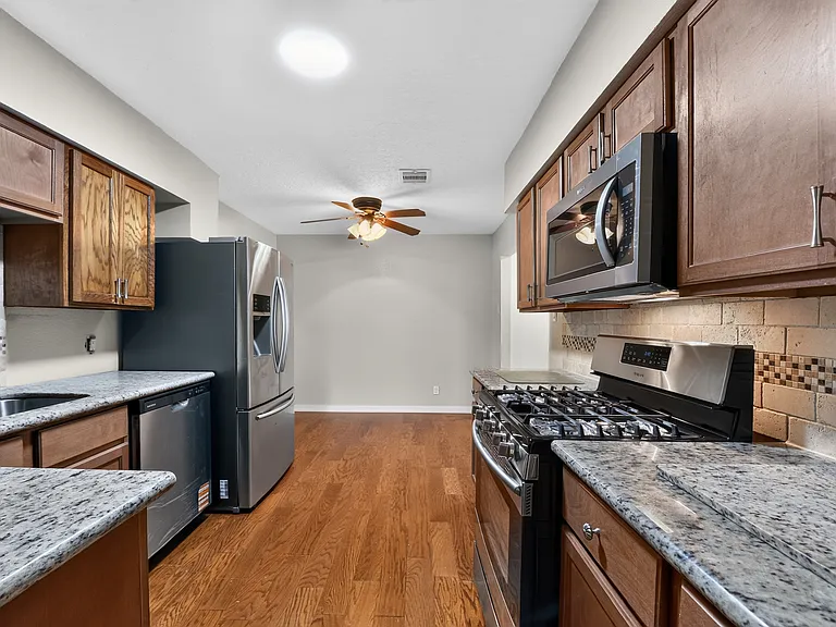 3002 Tanglebriar Dr — Photo 9
