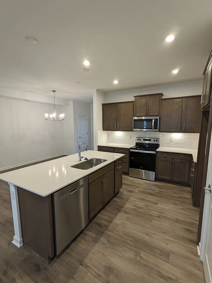 Brand New 3 Bedroom Townhome in Charlotte Convenient to I-485 and I-77 — Photo 4