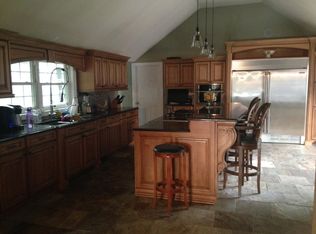 100 Hartman Hill Rd, Huntington, NY 11743