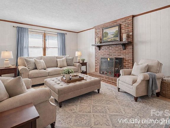 4th image of 1379 Oakdale Rd