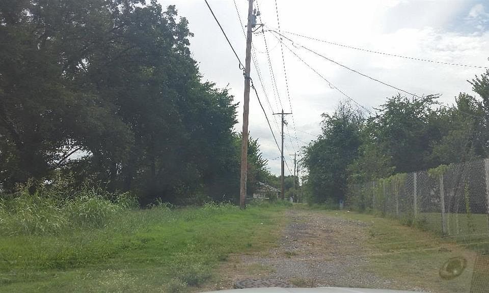 2nd image of 226 SW Grand Blvd