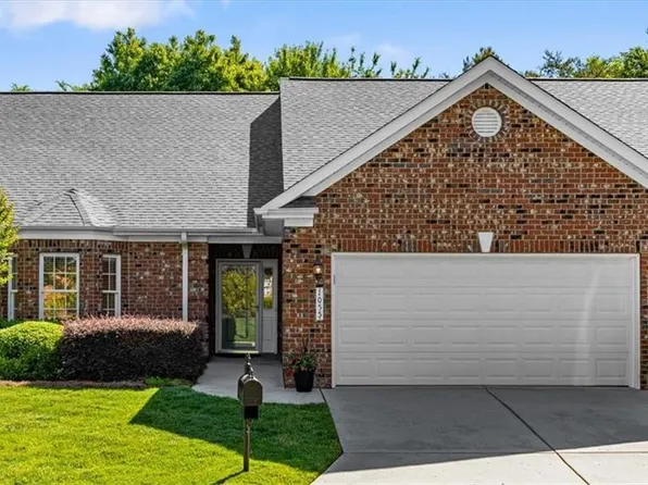 1055 Saint Michaels Ln, High Point, NC 27265