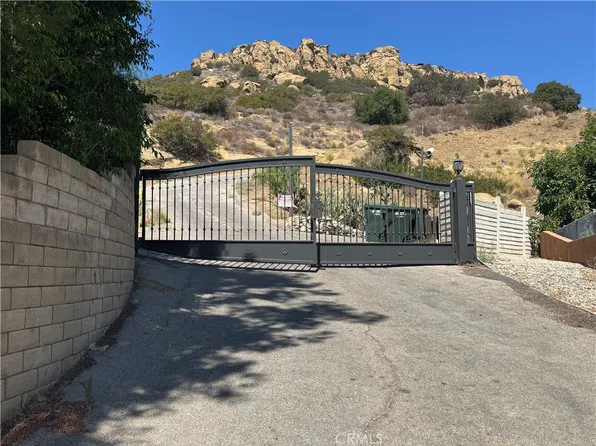 8 Thompson Ave, Chatsworth, CA 91311