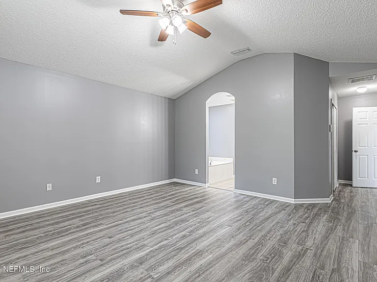 2243 Trailwood Dr — Photo 30