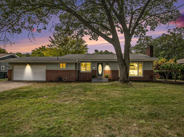 2115 Garland Dr, Norton Shores, MI 49441