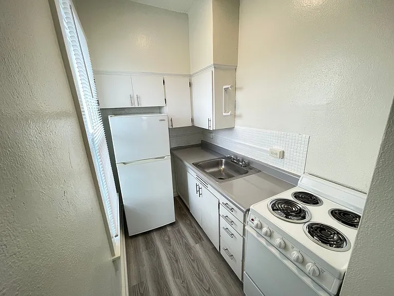 Sharp 8-Unit — Photo 4