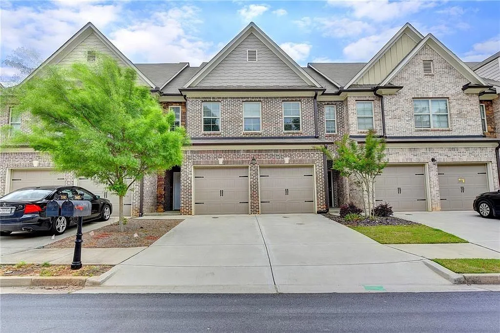 3 bed, 2.5 bath, 2100 sqft, $2,500 — Photo 1