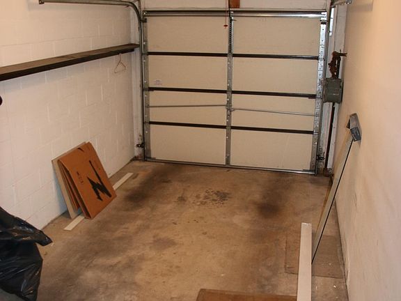 2nd image of 860 Pennock St Unit A