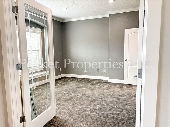 Office space, not included in bedroom count