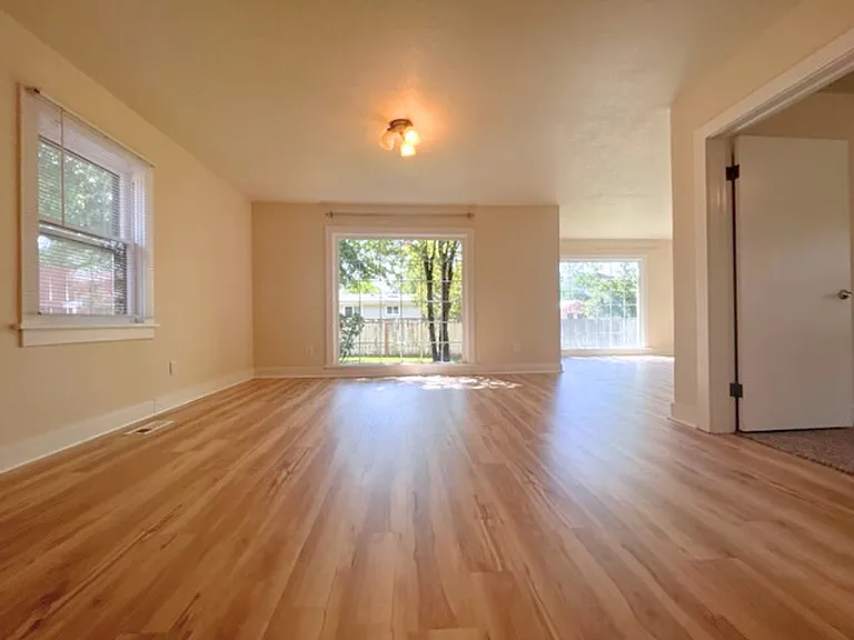 4022 N Christine St — Photo 7