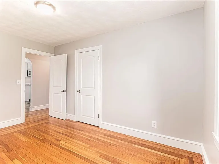 76 Crossland Rd — Photo 26