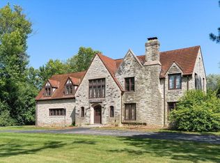 8040 N Gray Log Ln, Milwaukee, WI 53217